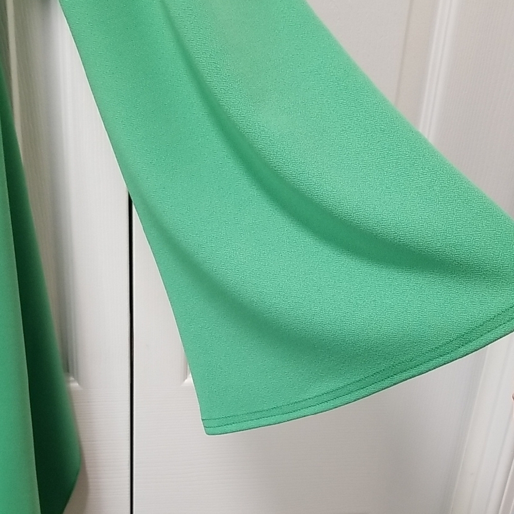 Boohoo Green Long Sleeve Bell Sleeve Sheath Dress for Night Out - Picture 10 of 14